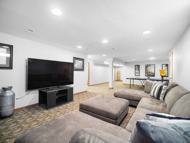 Building Photo - Fully Furnished 3 bedroom/3 bathroom North Spokane Home