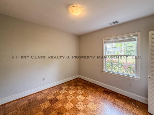 Building Photo - 500 Ashworth Rd