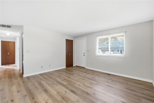 Building Photo - 6537 Highbury Rd
