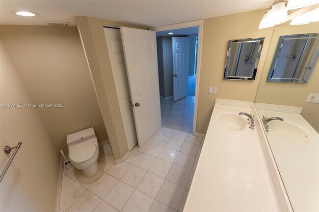 Building Photo - 3530 Mystic Pointe Dr