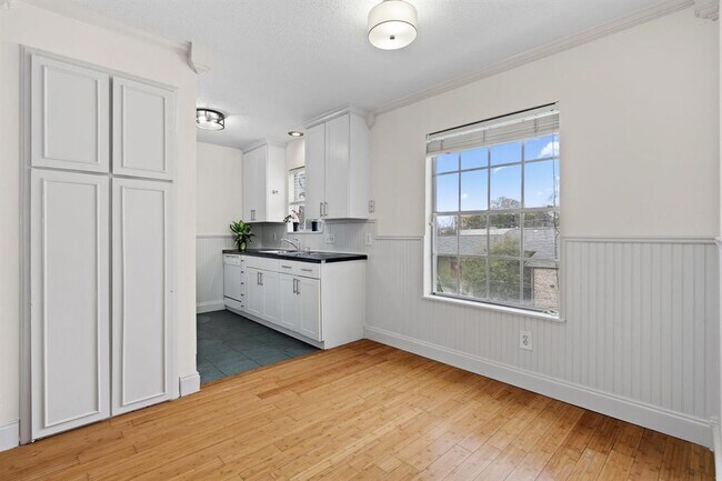 Building Photo - 3902 Peterson Ave