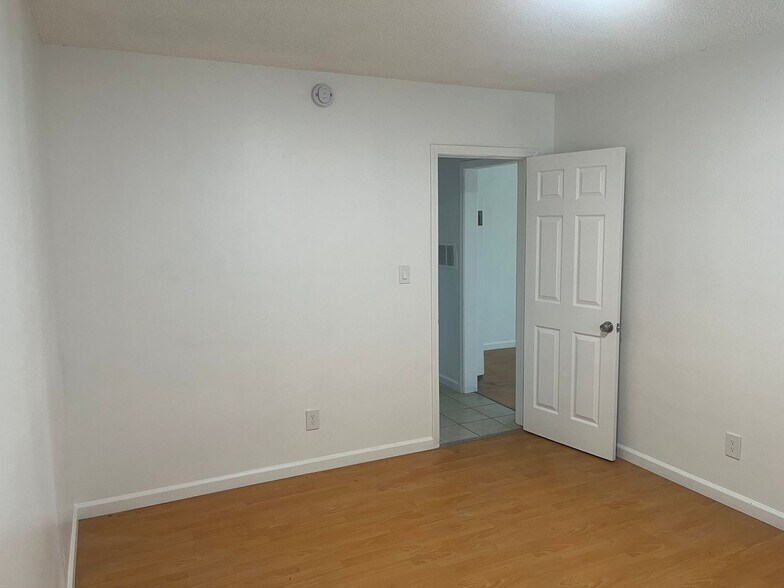 Building Photo - 6600 Whitsett Ave