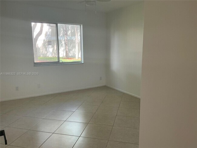 Building Photo - 501 Gardens Dr