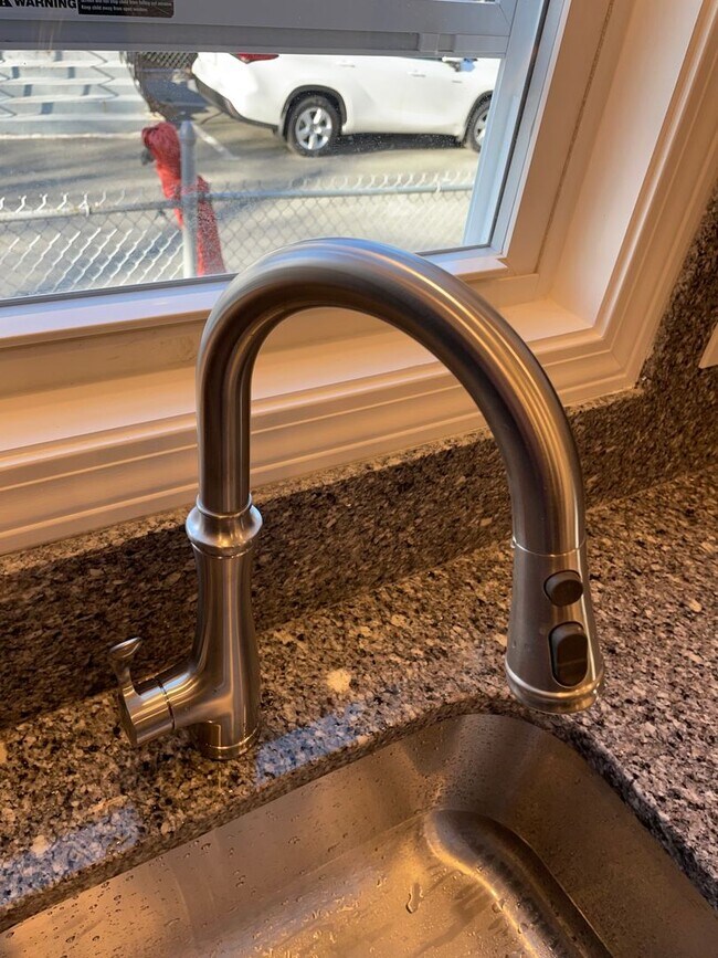 Building Photo - NO BROKER FEES !! BRAND NEW FULLY RENOVATED TWO  BEDROOM UNIT IN TOP COMMUTER LOCATION !!!