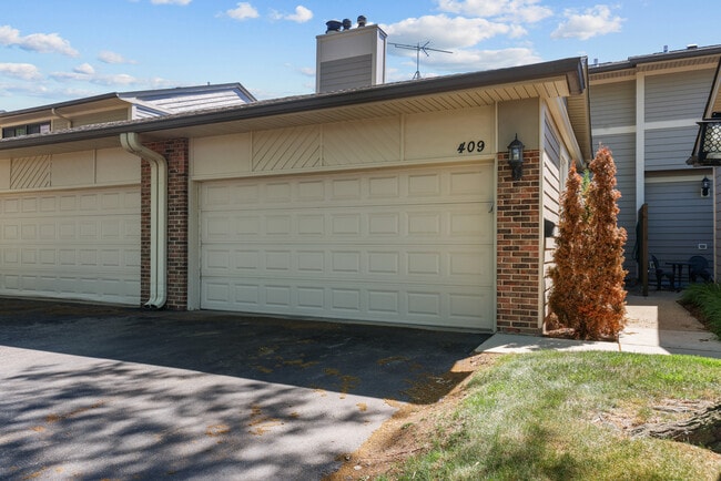 Building Photo - 409 Mallard Dr