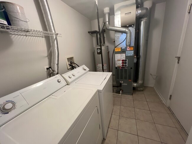 Building Photo - 2820 White Thorn Cir