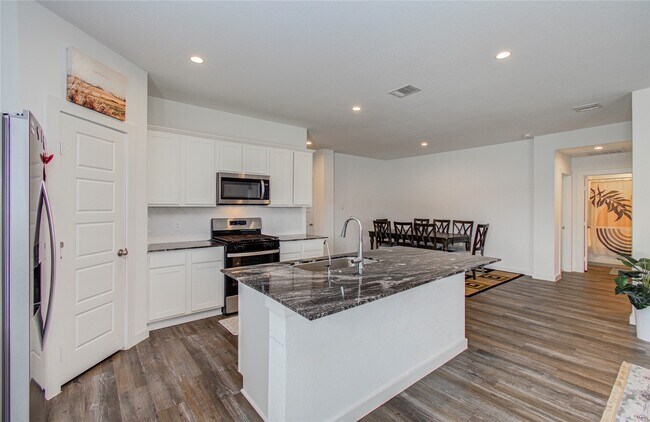 Building Photo - 8611 Shumard Oak Dr