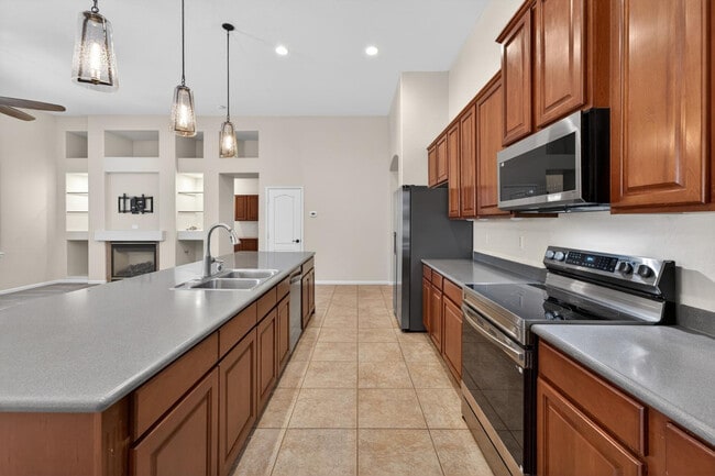 Building Photo - 4385 S Crosscreek Dr