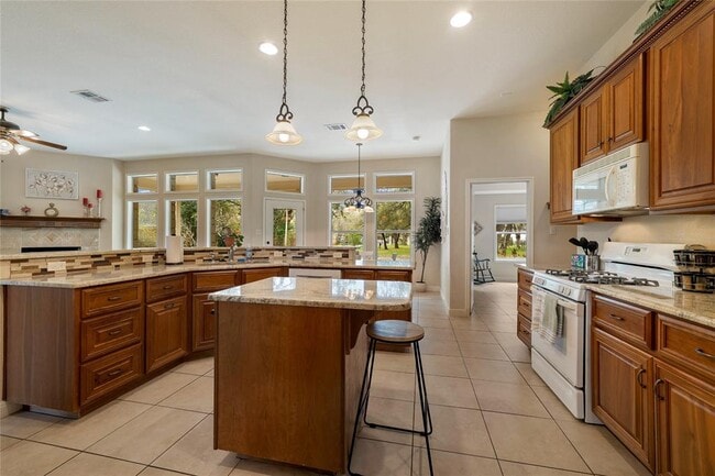 Building Photo - 3701 Del Robles Dr