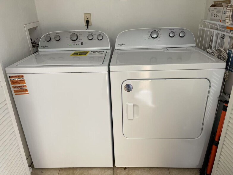 Building Photo - 200 Janie Ln