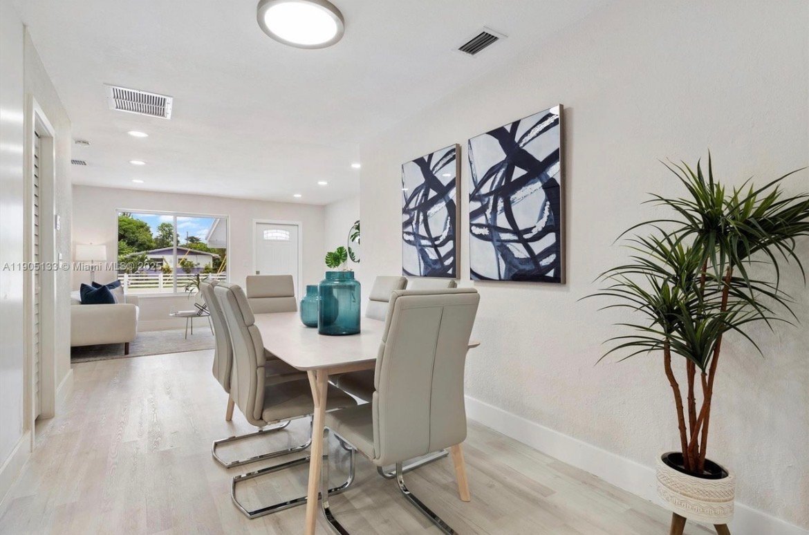 Building Photo - 4220 SW 21st St