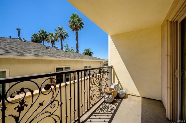 Building Photo - 750 E Orange Grove Ave