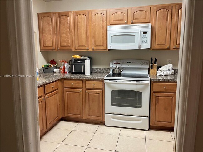 Building Photo - 9440 Live Oak Pl