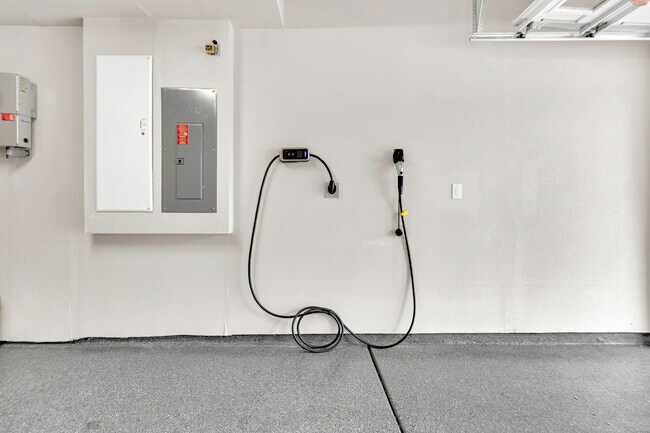 Building Photo - 37335 Duckling Ter