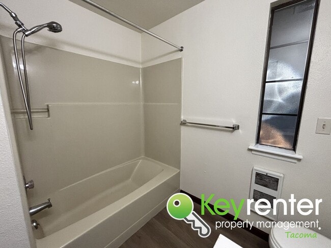 Building Photo - Comfortable Upstairs 2 Bedroom 2 Bath Rental in Private Community Near Fircrest!