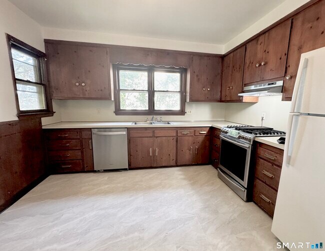 Building Photo - 23 Quintard Ave