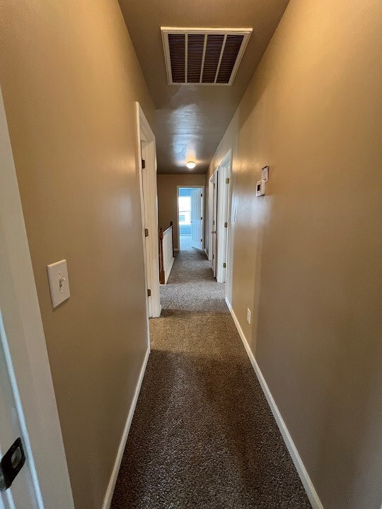 Building Photo - 570 Batty Way