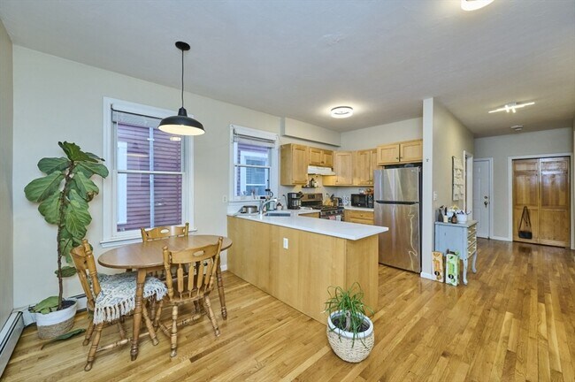 Building Photo - 14 Haverford St