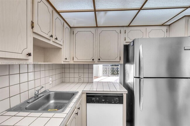 Building Photo - 13155 Ixora Ct