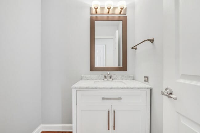 Building Photo - 1000 Cumberland Ln