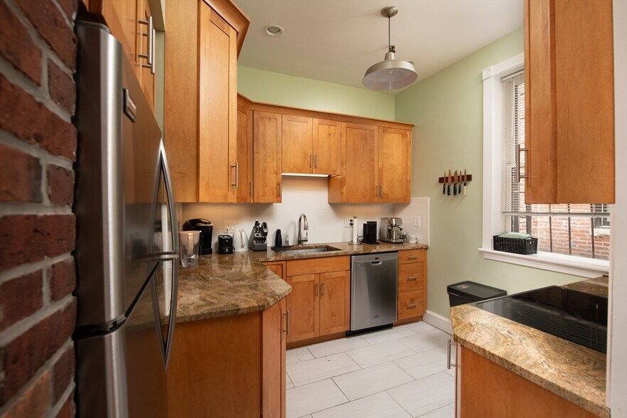 Building Photo - 411 Marlborough St