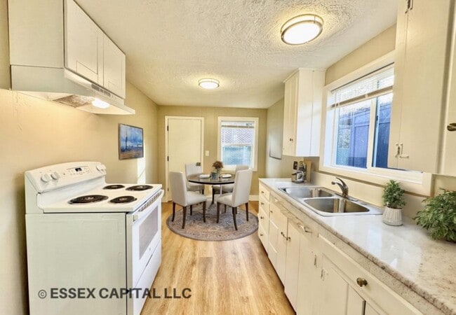 Building Photo - 1628 G St