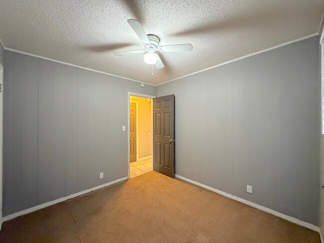 Building Photo - Westport Rd