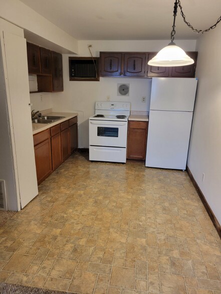 Building Photo - 300 Locust St