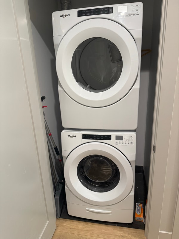 Building Photo - 1335 N Western Ave