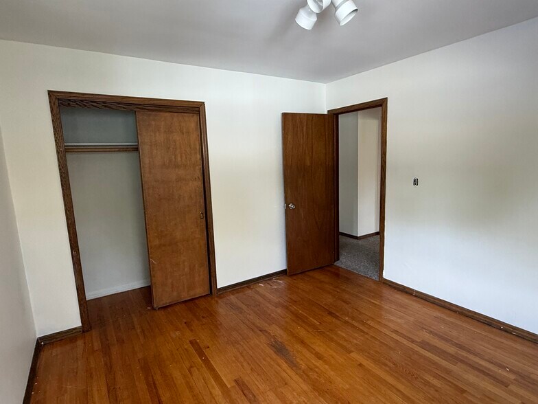 Building Photo - 2552 S 96th St