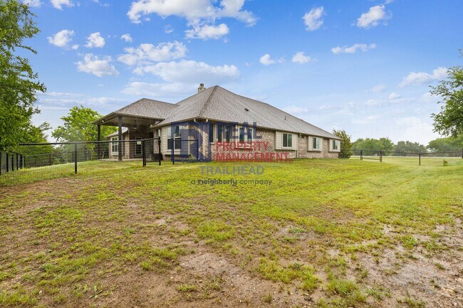 Building Photo - 113 Maral Ln