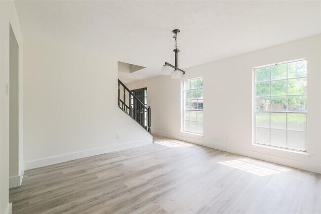 Building Photo - 1311 Sand Stone Dr