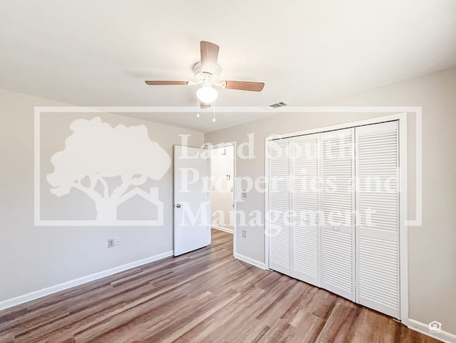 Building Photo - 250 Village View Ln