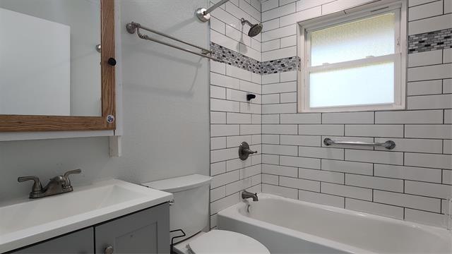Building Photo - 3927 Emerald Dr