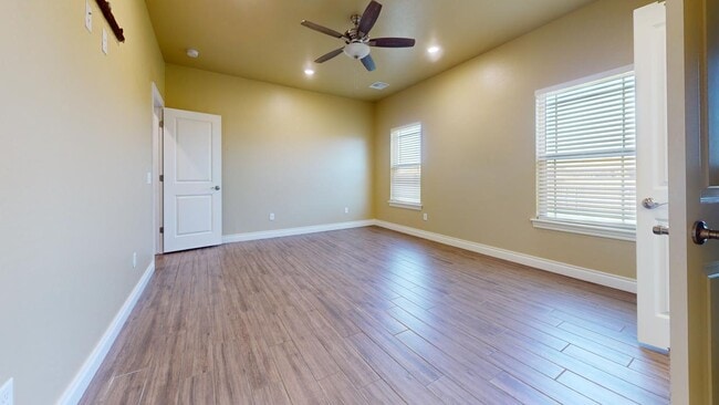 Building Photo - 13638 Northeast Lafayette Drive