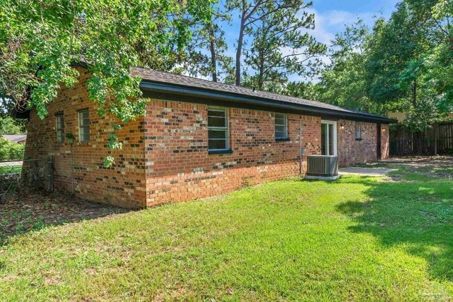 Building Photo - 1221 Albuquerque Cir