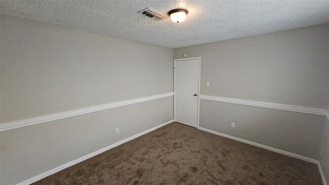 Building Photo - 23915 Spring Fork Dr