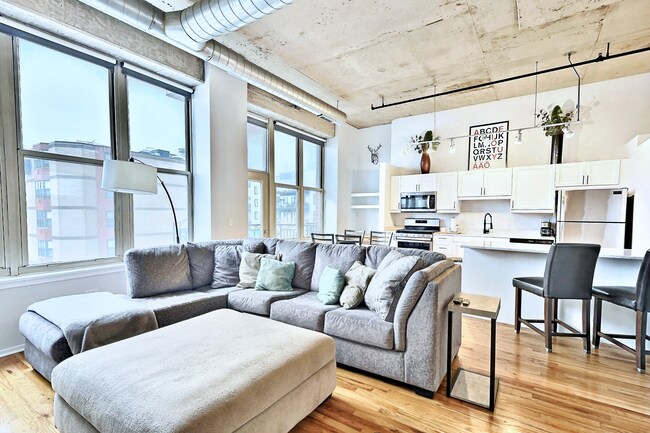 Large sectional and ottoman - 6 S Laflin St