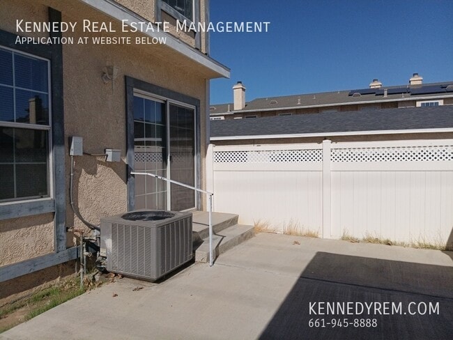 Building Photo - 461 W Ave K