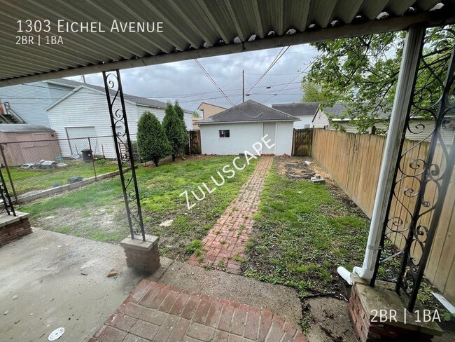 Building Photo - 1303 E Eichel Ave