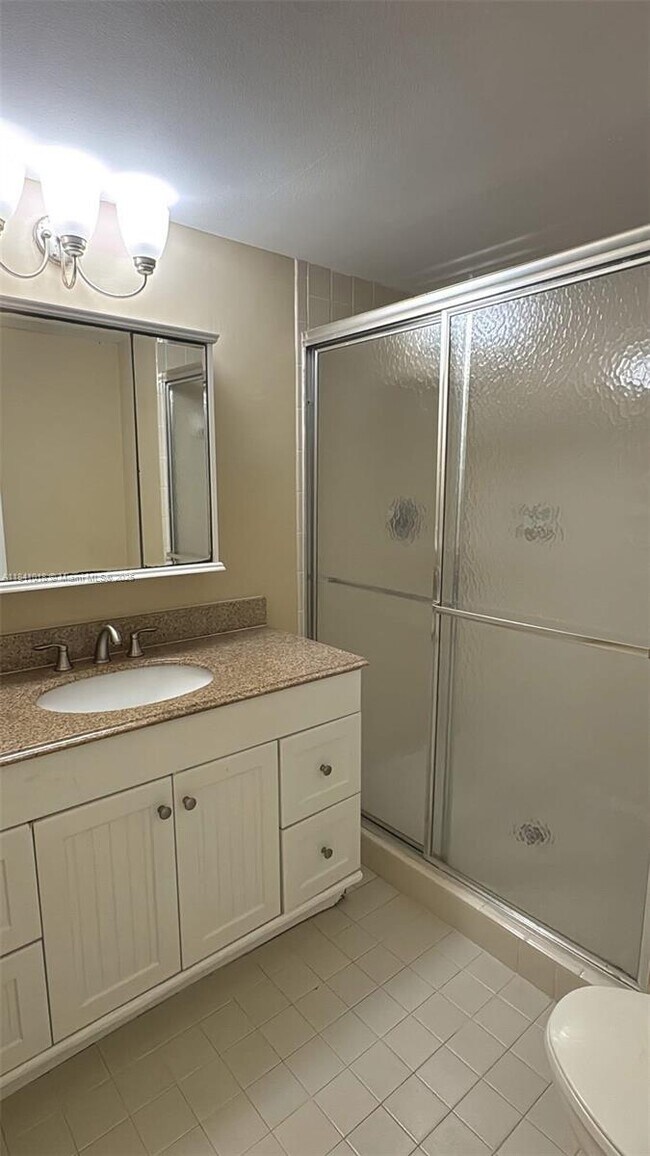 Building Photo - 491 Racquet Club Rd