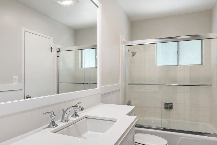 Building Photo - 11555 Duque Dr