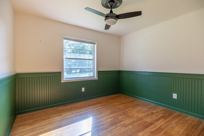 Building Photo - 559 Marsim Dr