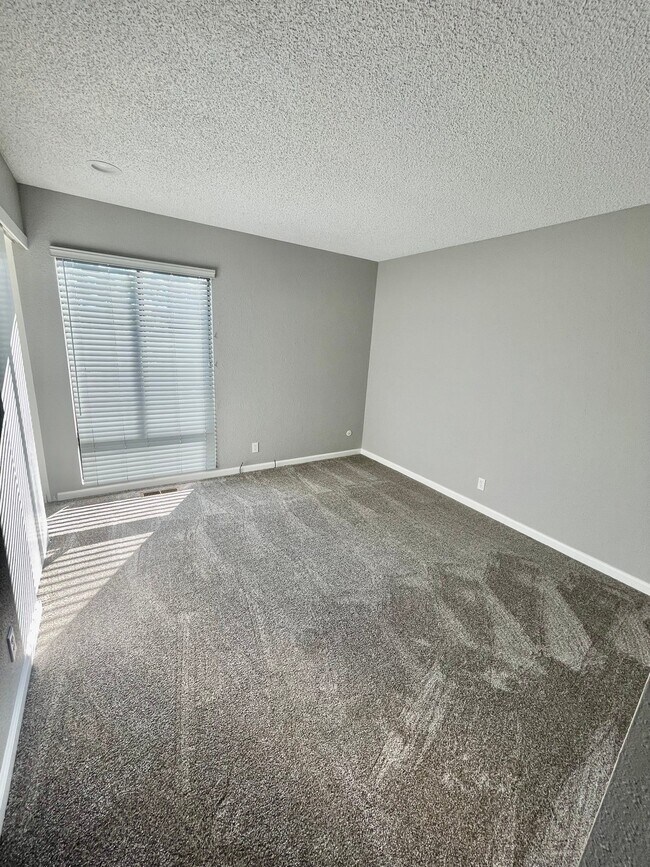 Building Photo - 204 Rockwood Dr