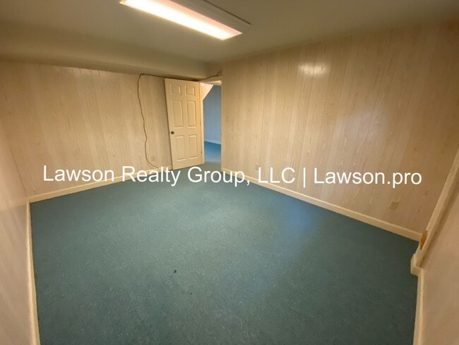 Building Photo - Spacious Hollins Four Bedroom w/ Finished Basement