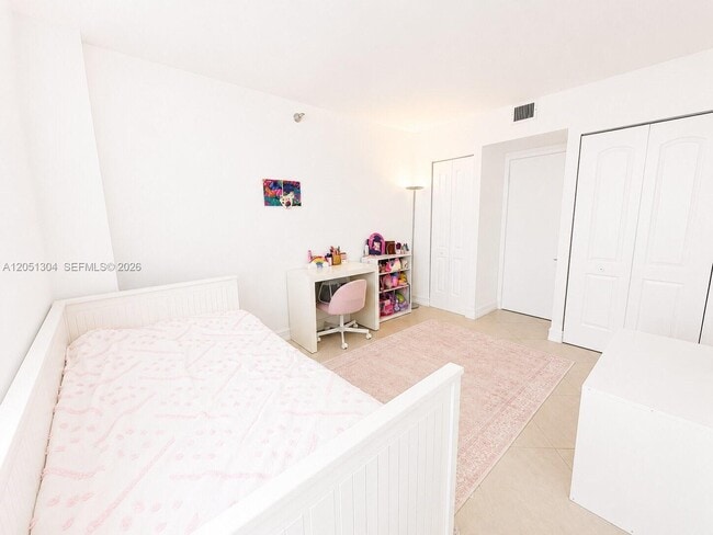 Building Photo - 20505 E Country Club Dr
