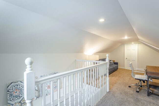 Building Photo - 206 Woodrow Ave