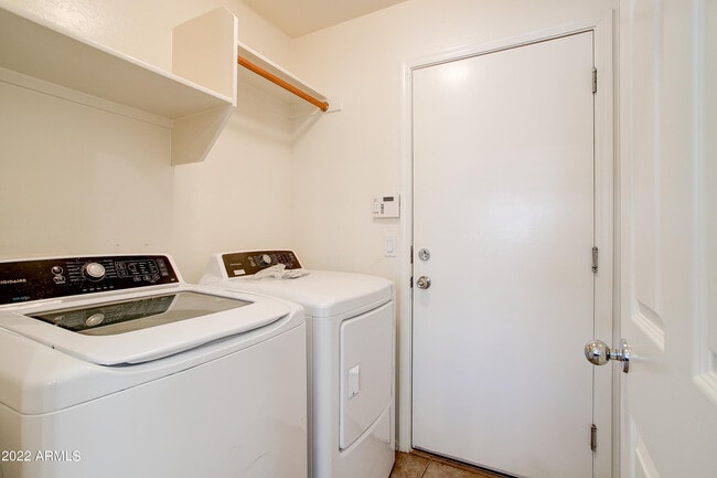 Building Photo - 9928 W Chipman Rd