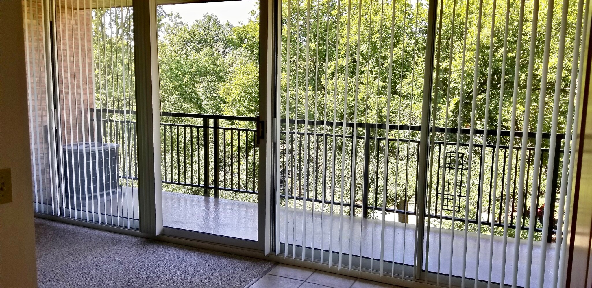 Building Photo - 6020 Oakwood Dr