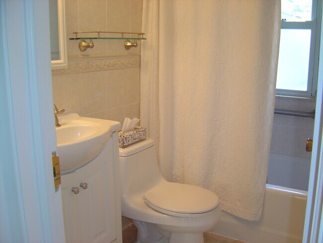 Primary Photo - ADORABLE & READY TO RENT- 3 BED, 2 BATH BR...
